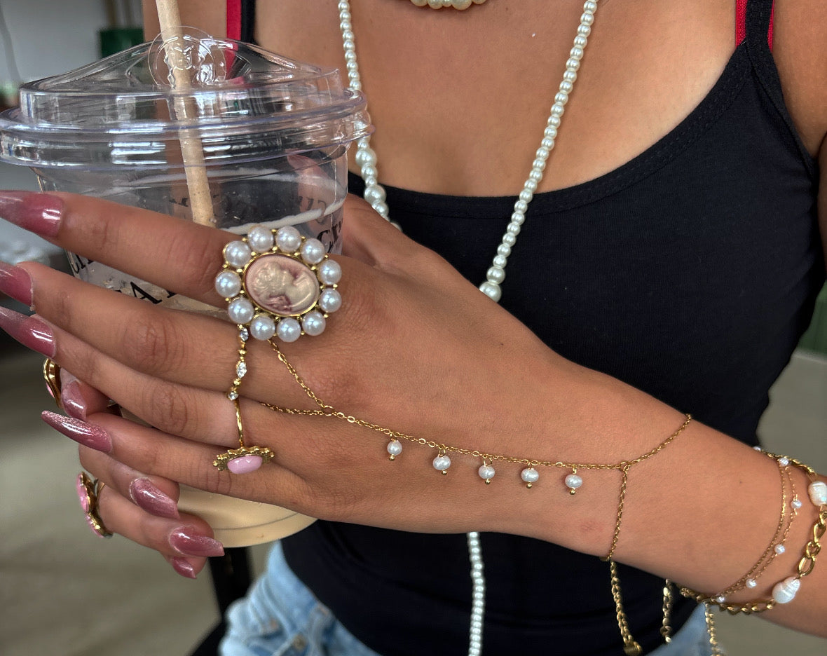 Hand Chain Met Parels - Lott