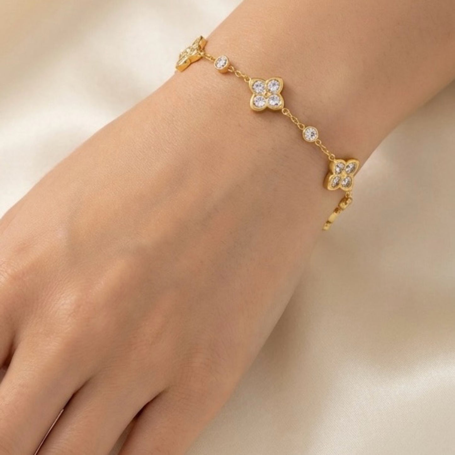 Bloemetjes Armband Met Strass – Deem