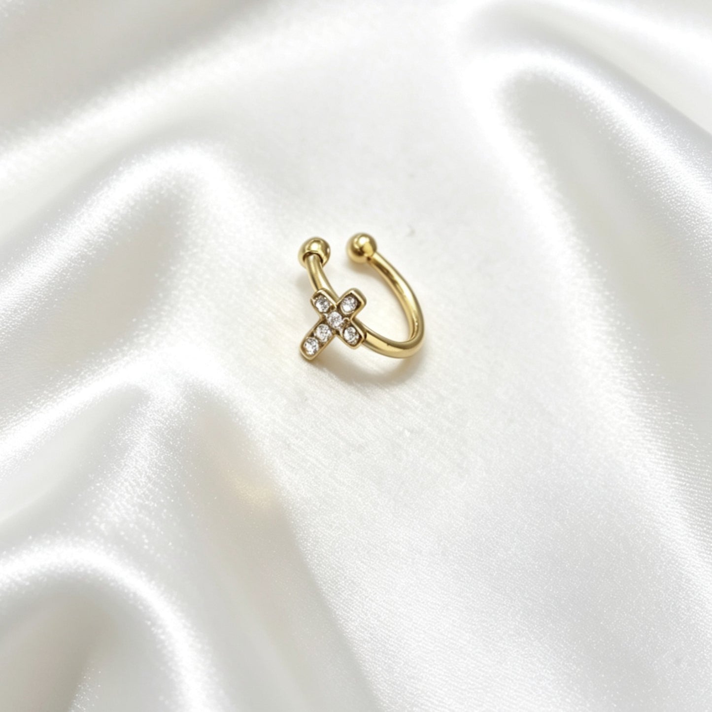 Ear Cuff Kruisje Met Strass – Donya