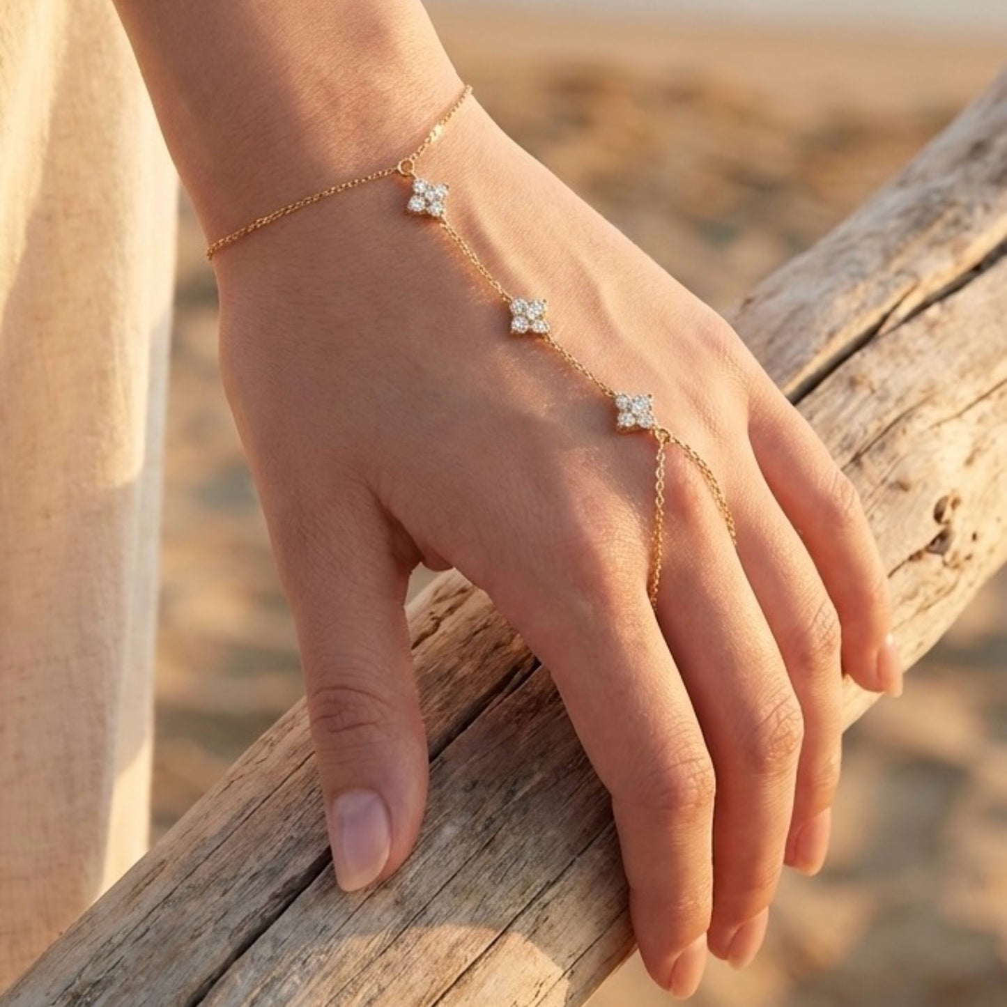 Hand Chain Met Strass Bloemetjes – Verle