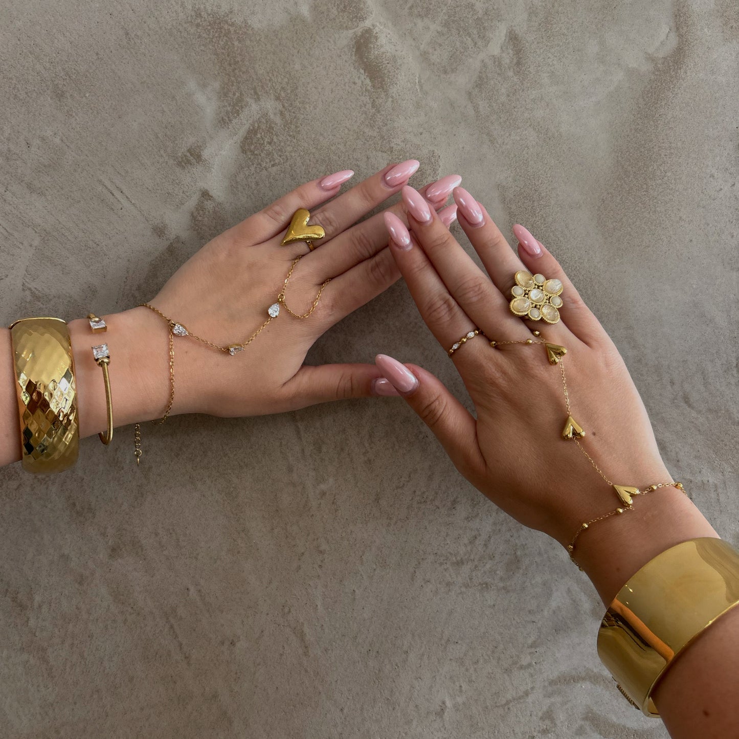 Hand Chain Met Hartjes - Love