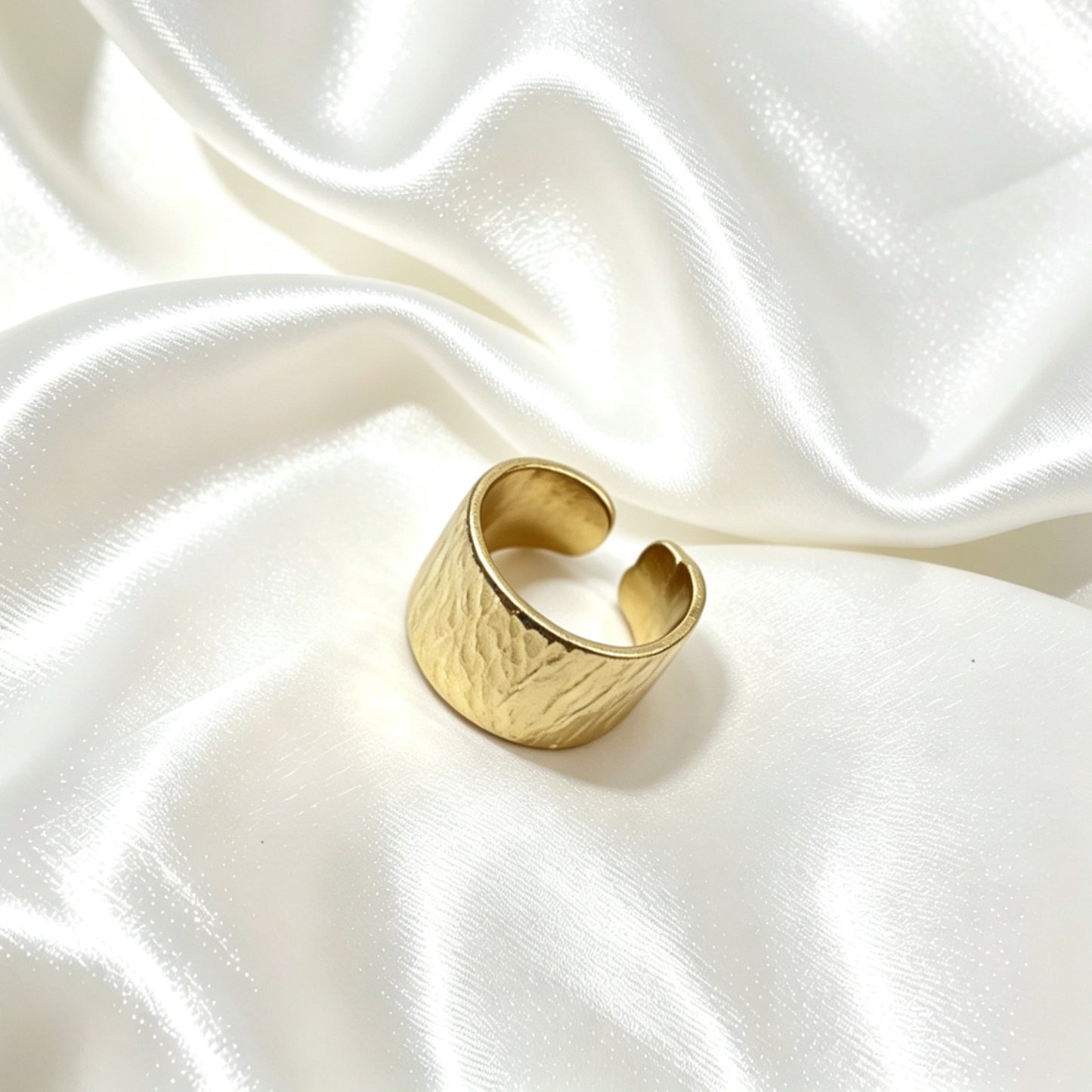 Ear Cuff Met Structuur – Jazz Lynn