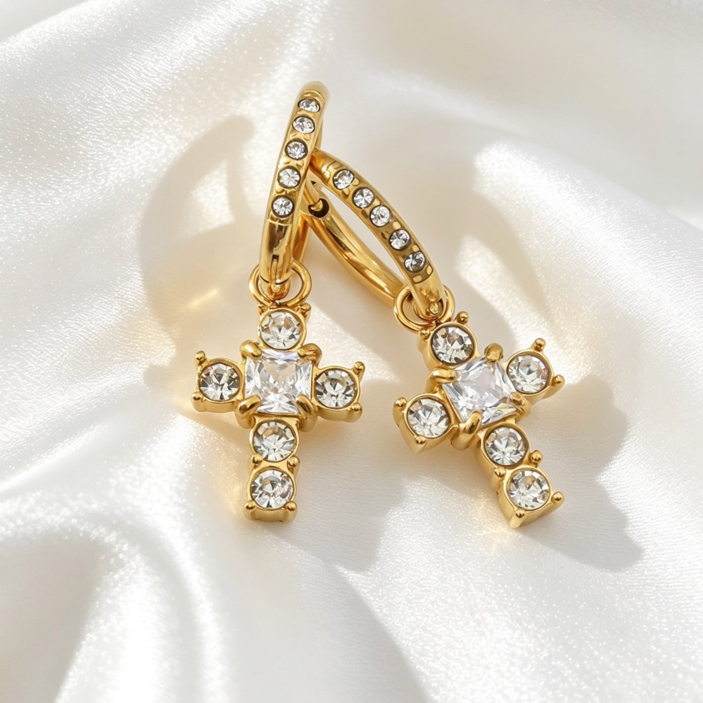 Kruis Oorbellen Met Strass – Evy