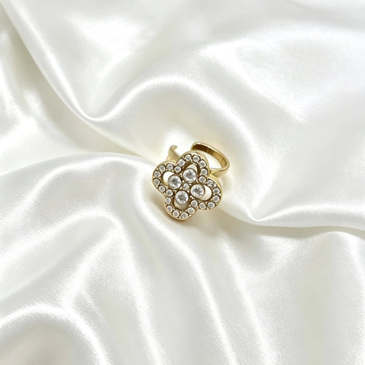 Ear Cuff Met Bloemetje en Strass – Dena